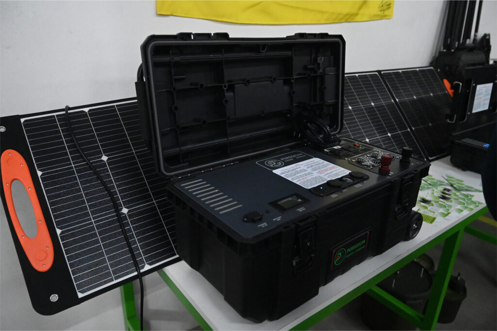 Мобільна станція E-Koffer 5000: 5400 Вт·год, інвертор 2000/3200 Вт. Для військових місій, польових пунктів, медобладнання. Захист від пилу та вологи.